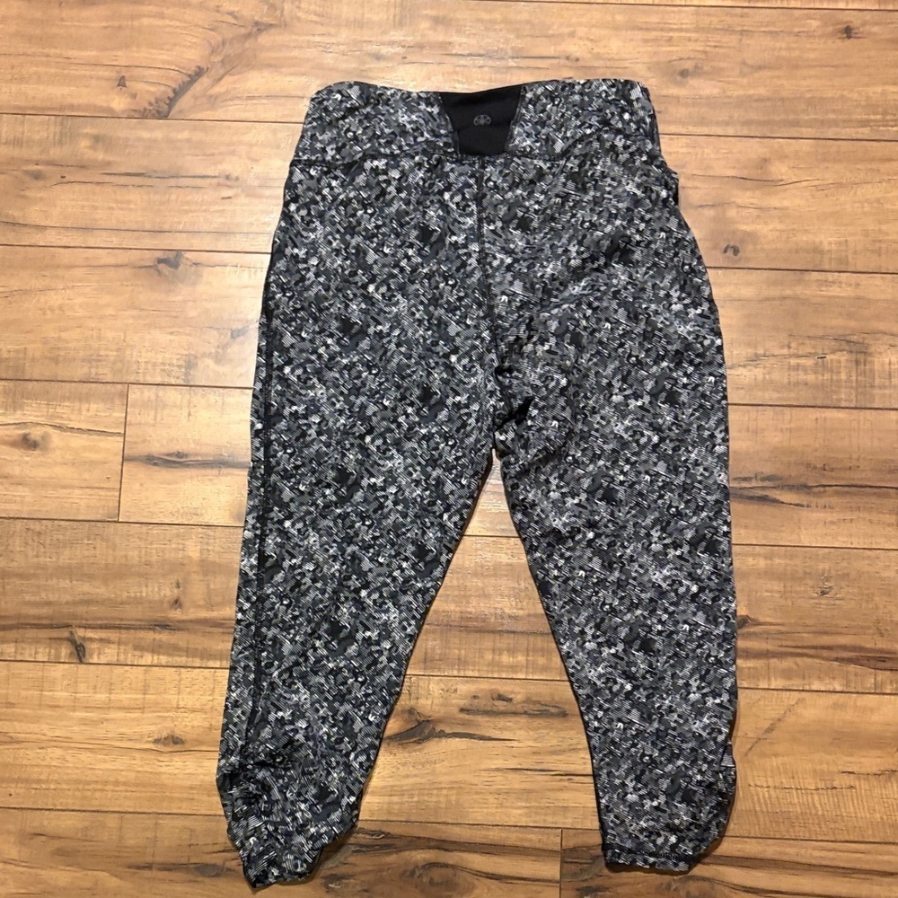 Gaiam Charcoal and Black Patterned Leggings - Picture 3 of 4